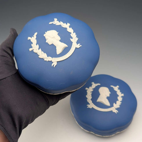 1977 Wedgwood Queen Elizabeth Jubilee Pair of Lidded Trinket Boxes, Royal Blue