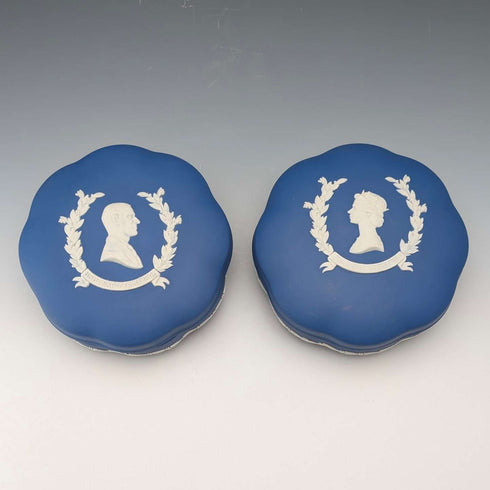 1977 Wedgwood Queen Elizabeth Jubilee Pair of Lidded Trinket Boxes, Royal Blue