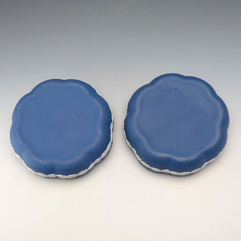 1977年韋奇伍德伊麗莎白女王登基鑽禧紀念款帶蓋首飾盒一對,皇家藍