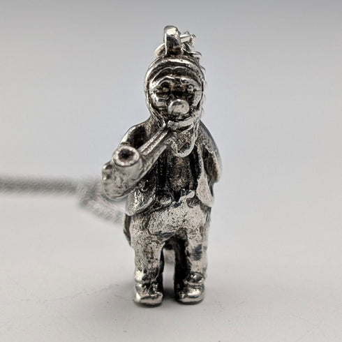 復古英式老煙鬥客純銀吊墜,搭配純銀項鍊,總重7.6克。