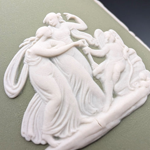 一對復古的韋奇伍德綠色碧玉花瓶。