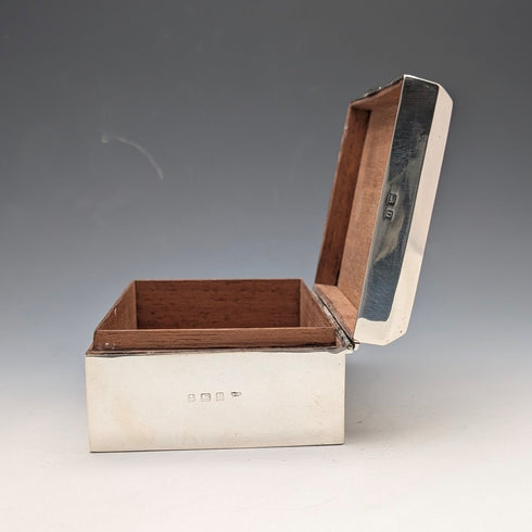 1913年 英国アンティーク 純銀製 シガレットボックス ウッドインナー Walker&Hall
