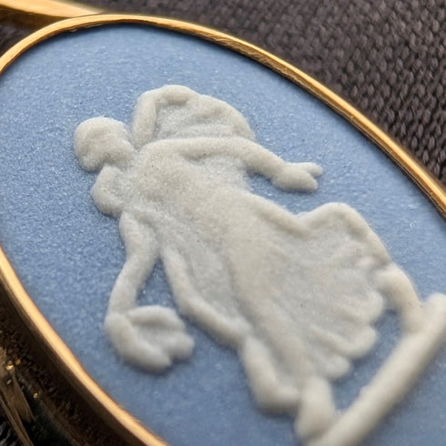 英國韋奇伍德碧玉吊墜,搭配金色P形底座和項鍊