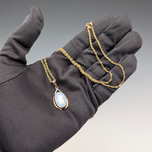 英國韋奇伍德碧玉吊墜,搭配金色P形底座和項鍊