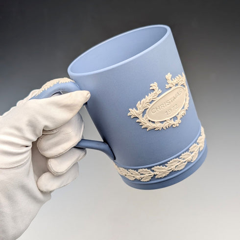 1972年 英国ウェッジウッド ジャスパーウェア製 クリスマスマグカップ