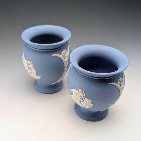 英国ヴィンテージ ウェッジウッド ジャスパーウェア製 壺形花瓶ペア