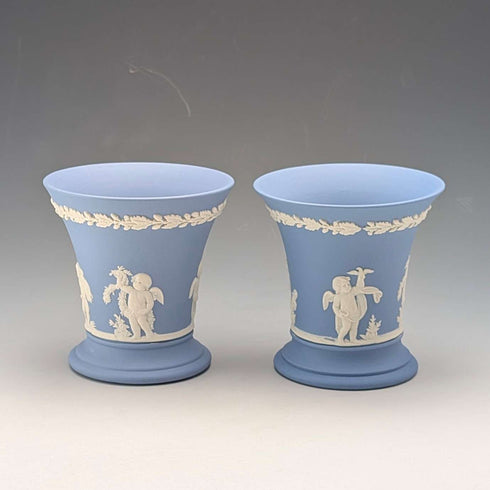 英国ヴィンテージ ウェッジウッド ジャスパーウェア製 カップ型花瓶ペア
