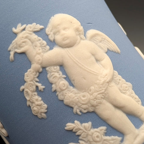 英国ヴィンテージ ウェッジウッド ジャスパーウェア製 カップ型花瓶ペア