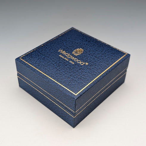 英国ウェッジウッド カフリンクス&ネクタイピン ブルージャスパー帆船丸形カメオ シルバーカラー台座ケース付