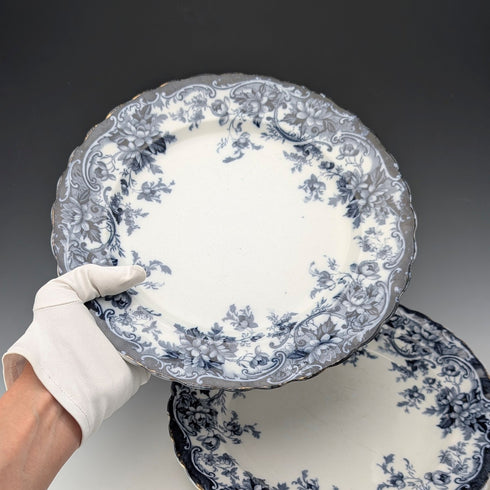 一對英國古董伯靈頓圖案半瓷餐盤,由韋奇伍德公司製造。