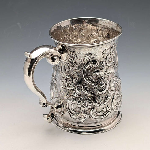 1736年 英国ジョージアン 浮き彫り装飾 純銀製大型マグカップ 356g Richard Bayley