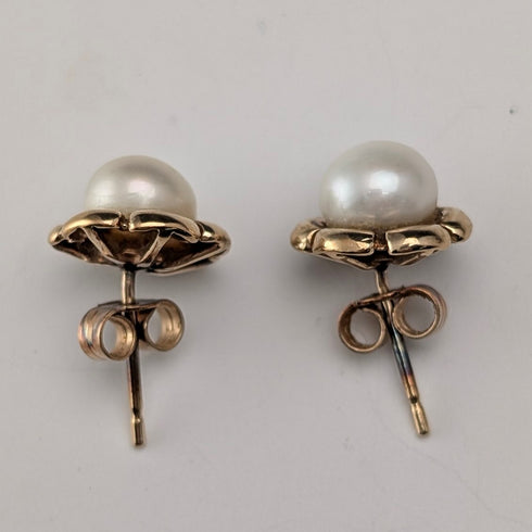 British Vintage Jewelry K9 Gold & Pearl Stud Earrings
