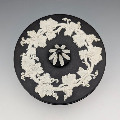 1967 British Vintage Wedgwood Black Jasper Round Bonbonniere in Box