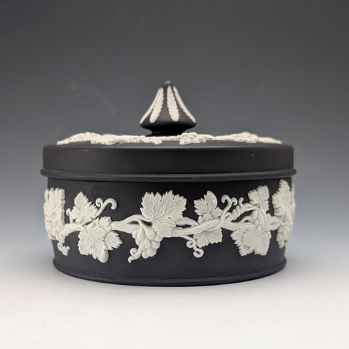 1967 British Vintage Wedgwood Black Jasper Round Bonbonniere in Box