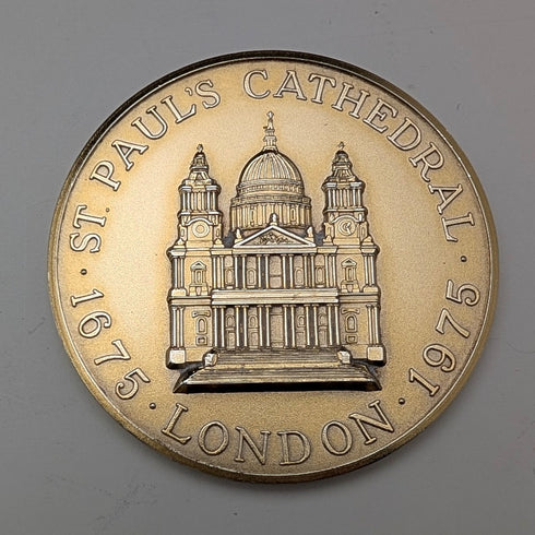 1975年聖保羅大教堂使徒套裝,包含12把純銀茶匙和一枚純銀獎章,總重457克,木盒,Toye, Kenning & Spencer出品