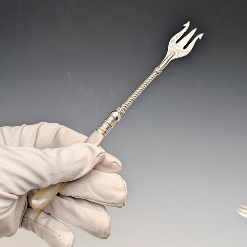 1900年英國古董小叉,珍珠母貝手柄,純銀叉刃,威廉‧德文波特