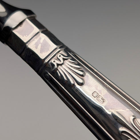 1989年英國哈里森兄弟公司出品的純銀老式信刀,附原廠盒,品相極佳。