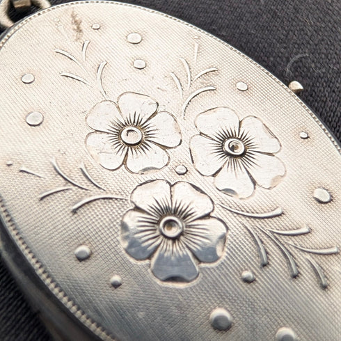 ヴィンテージ 純銀製 オーバル型ロケットペンダント 純銀ネックレス付き 計15.2g