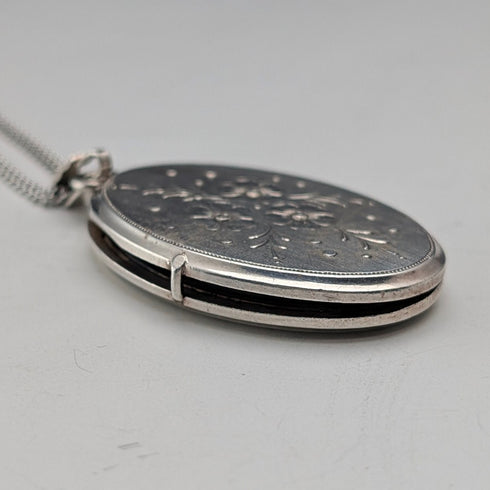 ヴィンテージ 純銀製 オーバル型ロケットペンダント 純銀ネックレス付き 計15.2g