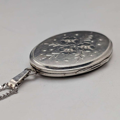 Vintage Sterling Silver Oval Locket Pendant with Sterling Silver Necklace, 15.2g Total