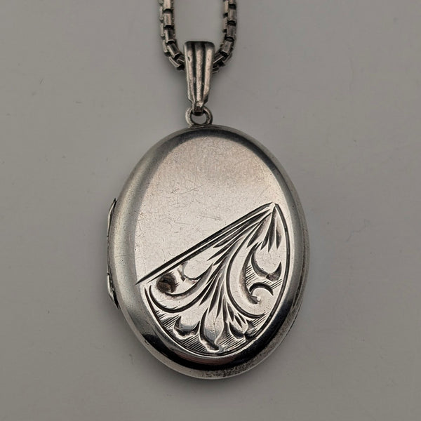 英國復古純銀橢圓形吊飾盒,搭配純銀項鍊,總重量12.8克,Excalibur