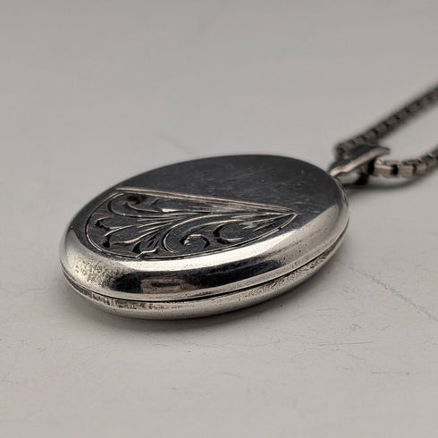 英国ヴィンテージ 純銀製 オーバル型ロケットペンダント 純銀ネックレス付き 計12.8g Excalibur