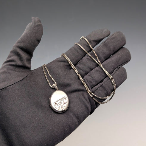 英国ヴィンテージ 純銀製 オーバル型ロケットペンダント 純銀ネックレス付き 計12.8g Excalibur