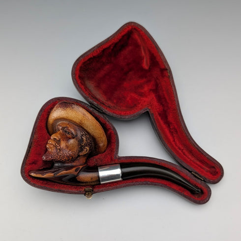 1901 British Antique Meersham Pipe by William Harrison, in case