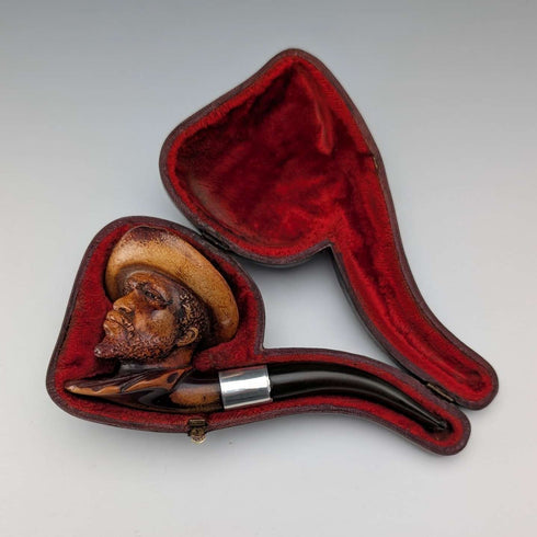 1901 British Antique Meersham Pipe by William Harrison, in case