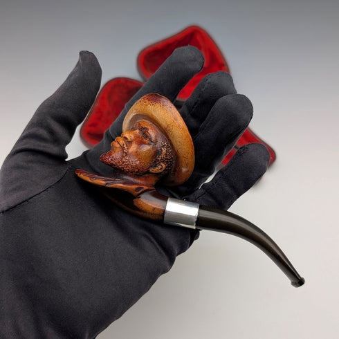 1901 British Antique Meersham Pipe by William Harrison, in case