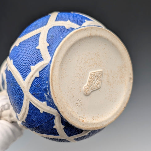 英國維多利亞時期中期古董陶瓷水壺,飾有葡萄浮雕圖案