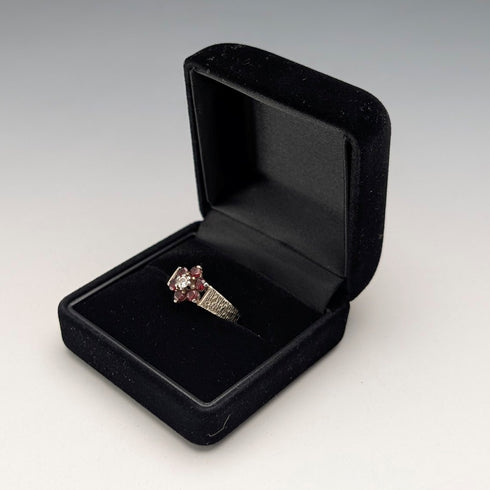 英国ヴィンテージ 純銀製 ガーネット&ジルコニア フラワー リング (15号)指輪