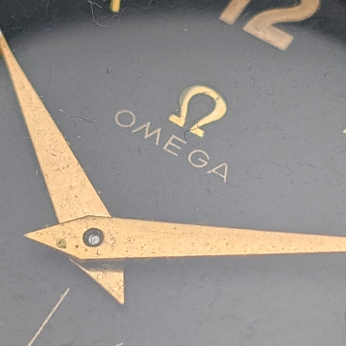 約1946年歐米茄男士機械腕錶,Cal. 30T2PC機芯,蜘蛛耳式錶耳,黑色錶盤,走時良好