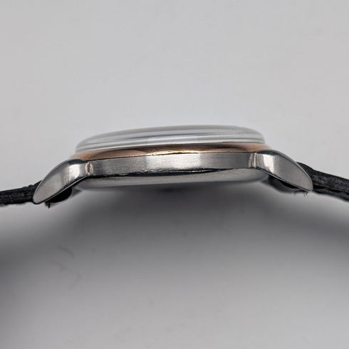 約1946年歐米茄男士機械腕錶,Cal. 30T2PC機芯,蜘蛛耳式錶耳,黑色錶盤,走時良好