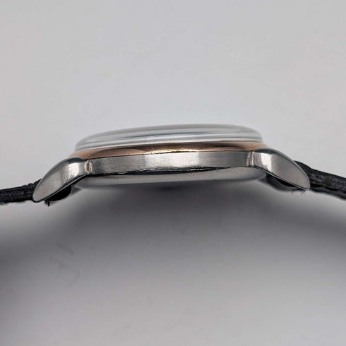 約1946年歐米茄男士機械腕錶,Cal. 30T2PC機芯,蜘蛛耳式錶耳,黑色錶盤,走時良好