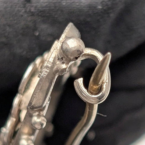 1892年 英国アンティーク 純銀製 木に止まる鳥の彫金 ブローチ