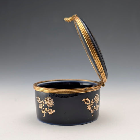 法國復古利摩日-卡斯特爾鈷藍色瓷藥盒,飾以22K金點綴,愛情故事設計