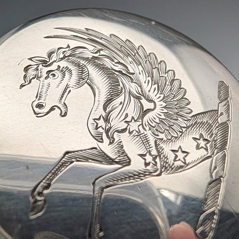 1879年英國古董純銀玻璃香水瓶,飾有飛馬圖案,托馬斯·約翰遜 I/II