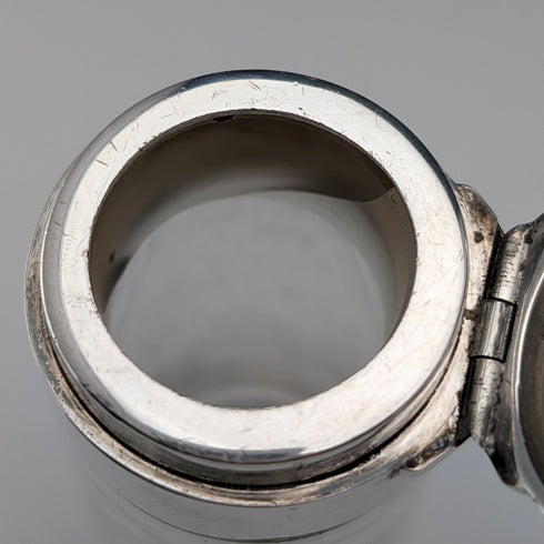 1879年英國古董純銀玻璃香水瓶,飾有飛馬圖案,托馬斯·約翰遜 I/II