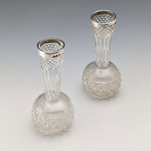 1897年 英国アンティーク カットガラス&純銀装飾 小型一輪挿し 花瓶ペア