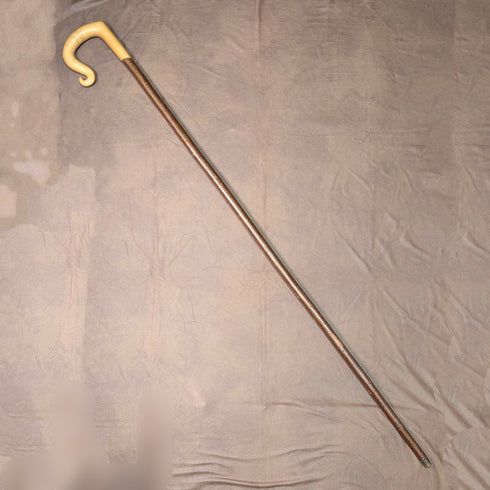 Vintage large curved handle hazel shaft shepherd's walking stick, 132cm