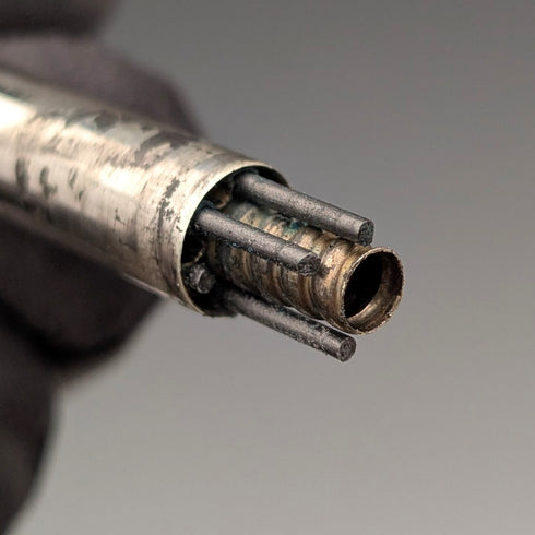 1981年,英國Yard-O-Led公司出品。純銀按壓式鉛筆,附筆盒。