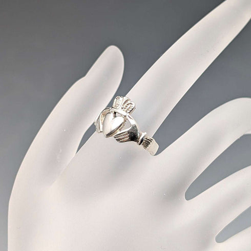 Vintage Irish Traditional Claddagh Ring Sterling Silver Ring (US Size 6)