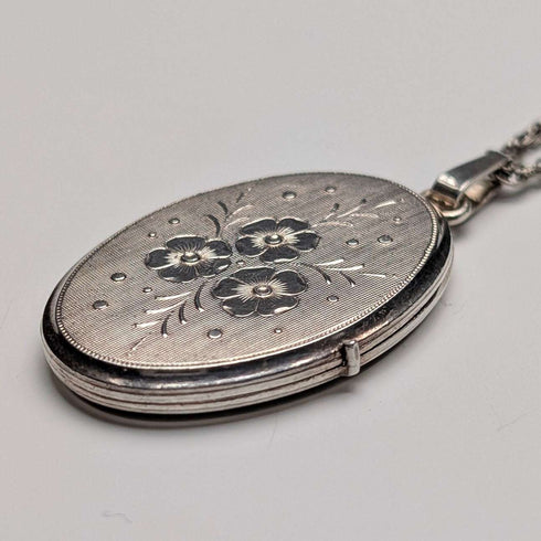 British Vintage Floral Engraved Sterling Silver Locket Pendant with Sterling Silver Chain Total 15.7g
