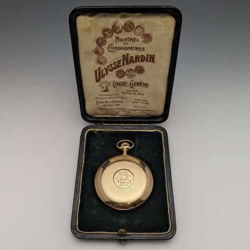 Reloj de bolsillo antiguo Ulysse Nardin, circa 1910, en buen estado de funcionamiento, caja de oro macizo de 18 quilates tipo saboneta, diámetro de 54 mm, 121 g.