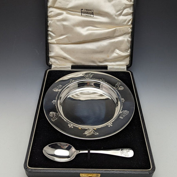 Circa 1940 British vintage sterling silver dish and spoon, diameter 17.5cm, total weight 245g, Finningans, case included