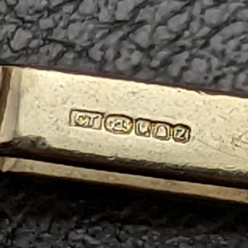 Gemelos de plata de ley (sterling silver) fabricados en el Reino Unido con baño de oro y diseño de libra esterlina