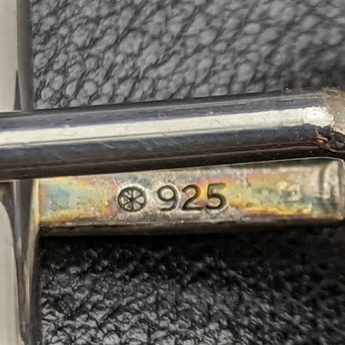 英国ヴィンテージ 純銀(スターリングシルバー)製 赤十字デザイン カフリンクス