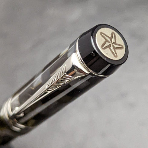 Bolígrafo roller Parker Duofold, fabricado en el Reino Unido, diseño de cuadros verdes, en estuche.