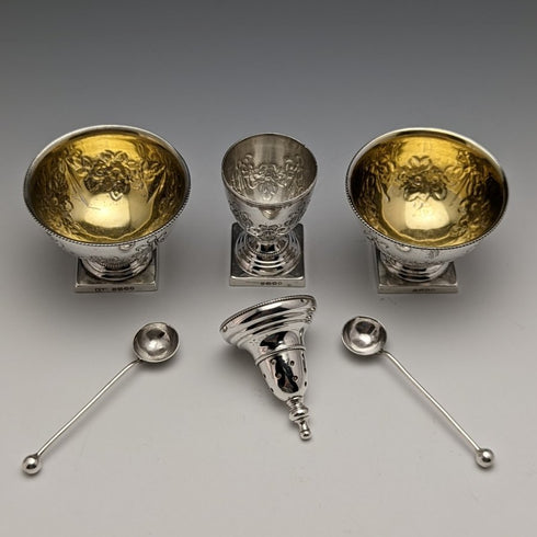 1887 年左右英國古董純銀 Crue(調味容器)套裝盒裝